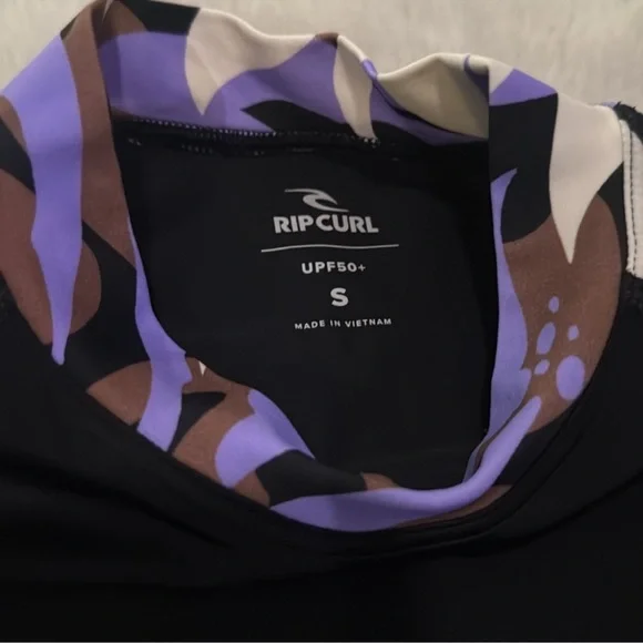 🛑RIP CURL RASH GUARD🛑 - Picture 3 of 6